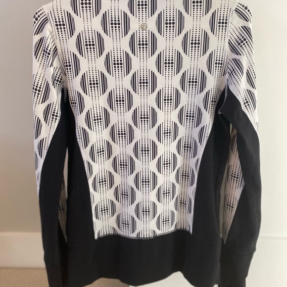 Lululemon zip up jacket. Size 8 - Picture 2 of 2
